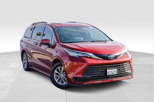 2022 Toyota Sienna LE