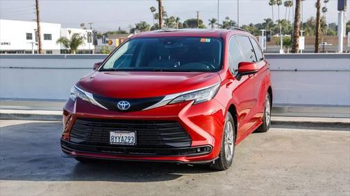 2022 Toyota Sienna LE