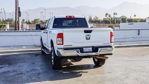 Bright White Clearcoat 2024 RAM 2500 Big Horn Crew Cab 4x4 6'4' Box