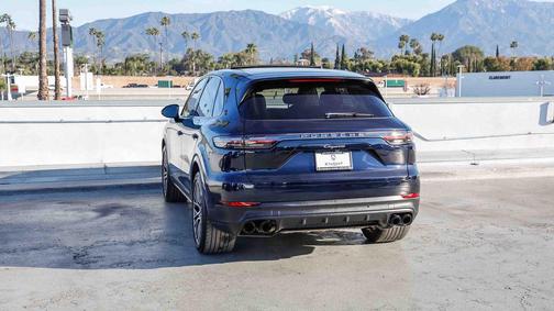 2023 Porsche Cayenne Platinum Edition