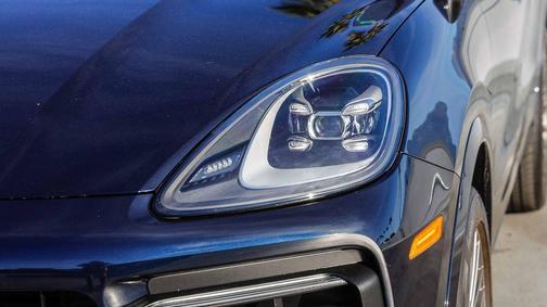 2023 Porsche Cayenne Platinum Edition