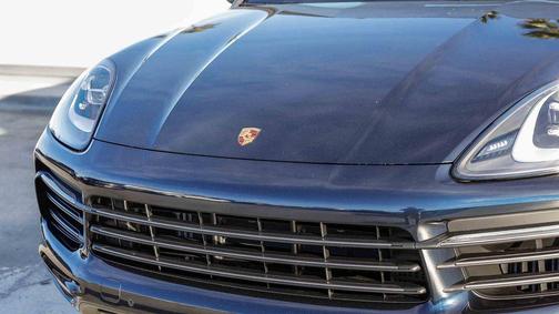 2023 Porsche Cayenne Platinum Edition