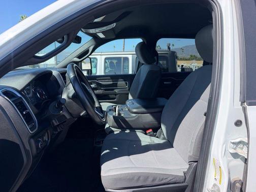 Bright White Clearcoat 2024 RAM 3500 Big Horn Crew Cab 4x4 8' Box