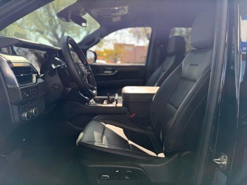 Onyx Black 2025 GMC Yukon XL Denali