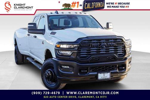 Bright White Clearcoat 2026 RAM 3500 Tradesman Crew Cab 4x4 8' Box