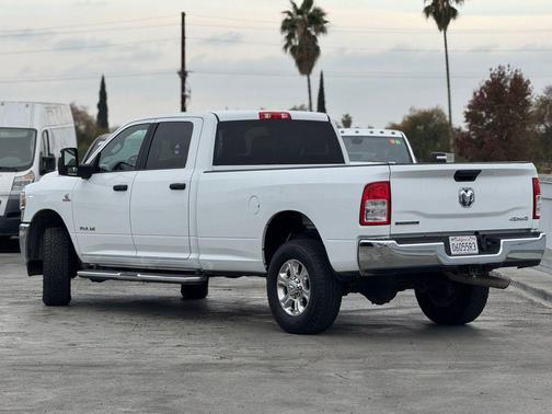 2023 RAM 2500 Big Horn Crew Cab 4x4 8' Box
