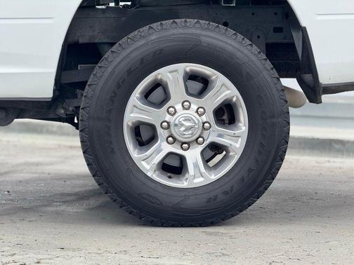 2023 RAM 2500 Big Horn Crew Cab 4x4 8' Box