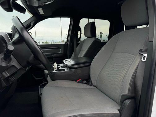 2023 RAM 2500 Big Horn Crew Cab 4x4 8' Box