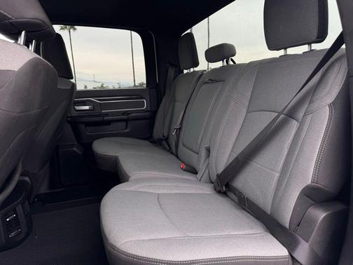 2023 RAM 2500 Big Horn Crew Cab 4x4 8' Box