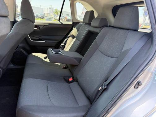 Silver Sky Metallic 2023 Toyota RAV4 XLE