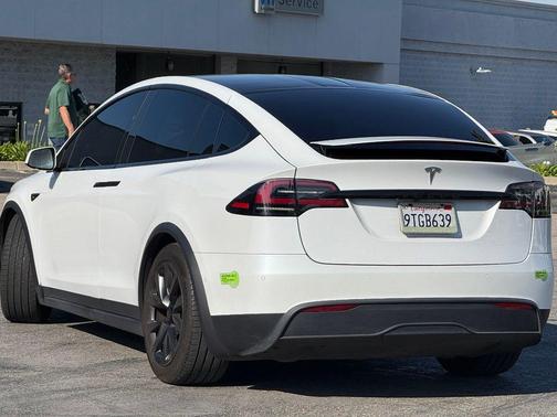 Pearl White Multi-Coat 2023 Tesla Model X Standard Range