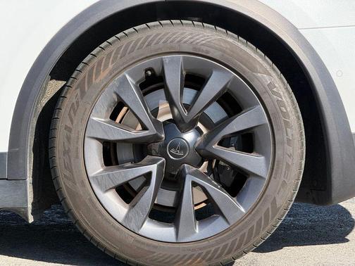Pearl White Multi-Coat 2023 Tesla Model X Standard Range