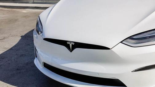 Pearl White Multi-Coat 2023 Tesla Model X Standard Range