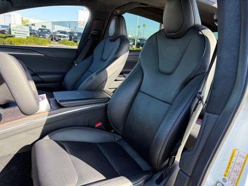 Pearl White Multi-Coat 2023 Tesla Model X Standard Range
