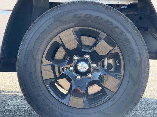 Billet Silver Metallic Clearcoat 2024 RAM 1500 Big Horn/Lone Star
