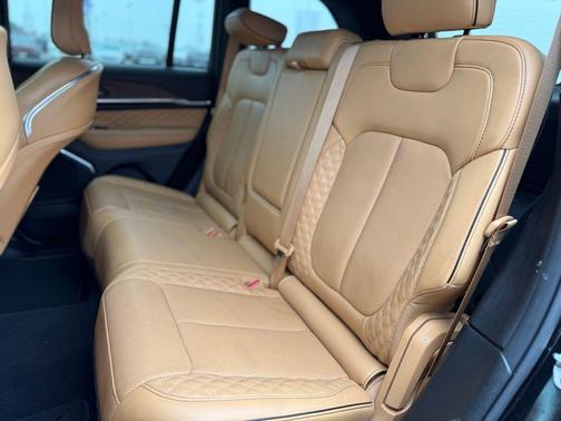 2023 Jeep Grand Cherokee Summit