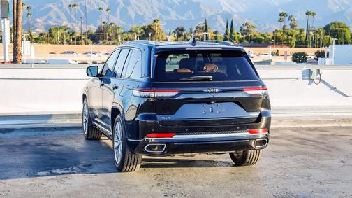 2023 Jeep Grand Cherokee Summit