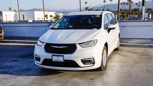 Bright White Clearcoat 2023 Chrysler Pacifica Touring L