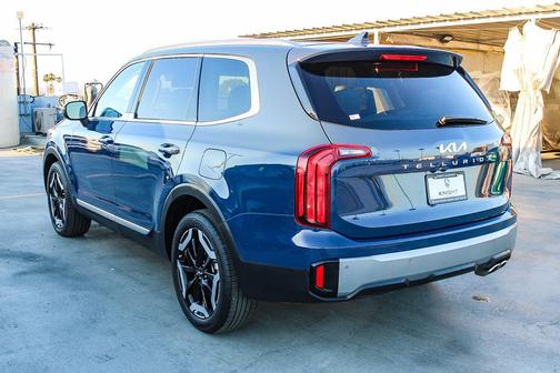 Midnight Lake Blue 2025 Kia Telluride S