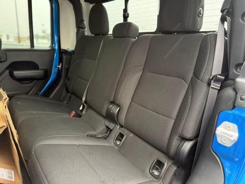 2022 Jeep Gladiator Willys 4x4