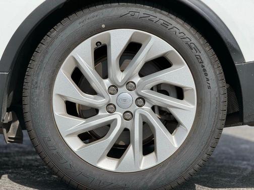 2024 Land Rover Discovery P300 S