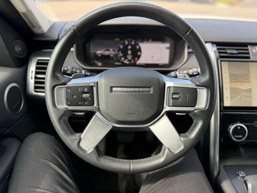 2024 Land Rover Discovery P300 S