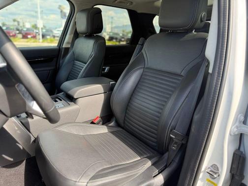 2024 Land Rover Discovery P300 S