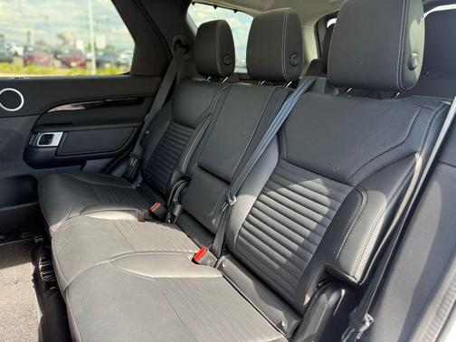 2024 Land Rover Discovery P300 S