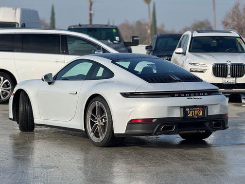 2025 Porsche 911 Carrera