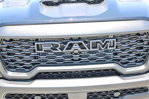 Diamond Black Crystal Pearlcoat 2026 RAM 1500 RHO Crew Cab 4x4 5'7' Box