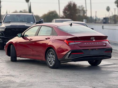 2024 Hyundai ELANTRA HEV Blue