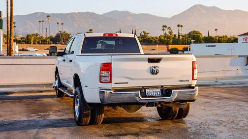 2024 RAM 3500 Big Horn Crew Cab 4x4 8' Box