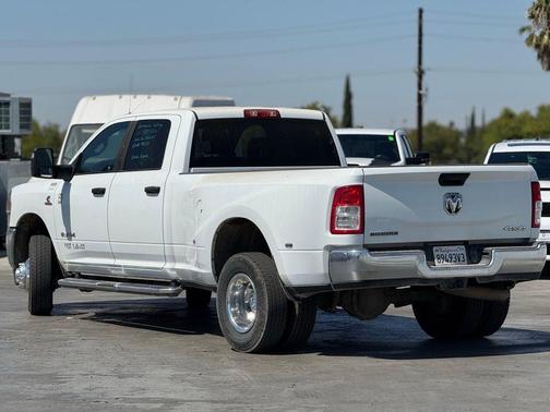 2024 RAM 3500 Big Horn Crew Cab 4x4 8' Box