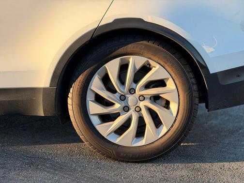 2024 Land Rover Discovery P300 S