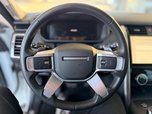2024 Land Rover Discovery P300 S