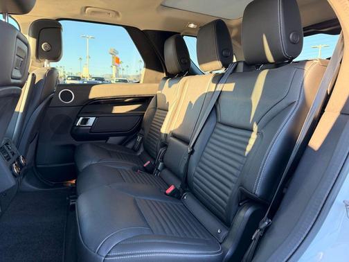 2024 Land Rover Discovery P300 S