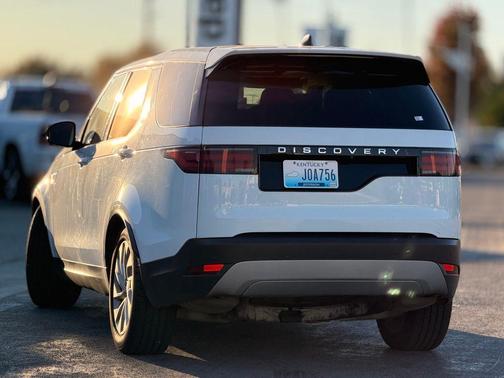 2024 Land Rover Discovery P300 S