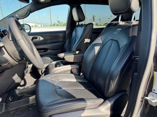2022 Chrysler Pacifica Hybrid Touring L