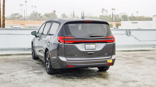2022 Chrysler Pacifica Hybrid Touring L