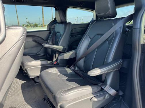 2022 Chrysler Pacifica Hybrid Touring L