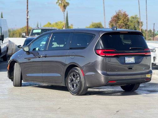 2022 Chrysler Pacifica Hybrid Touring L
