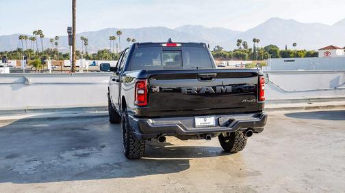 Diamond Black Crystal Pearlcoat 2026 RAM 1500 Warlock Crew Cab 4x4 5'7' Box