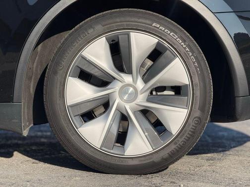 2024 Tesla Model Y Long Range Dual Motor All-Wheel Drive