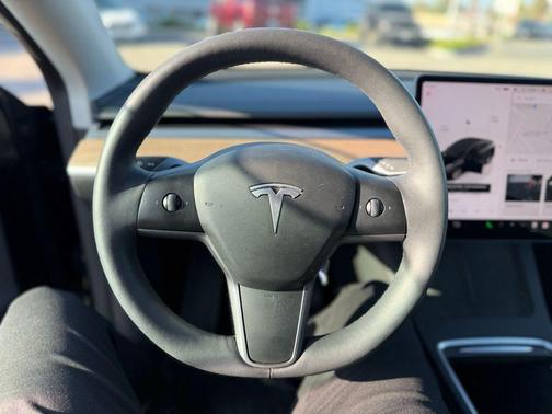 2024 Tesla Model Y Long Range Dual Motor All-Wheel Drive