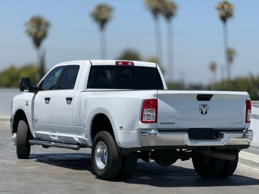 2024 RAM 3500 Big Horn Crew Cab 4x4 8' Box
