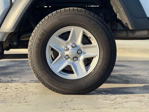 2023 Jeep Gladiator Sport S