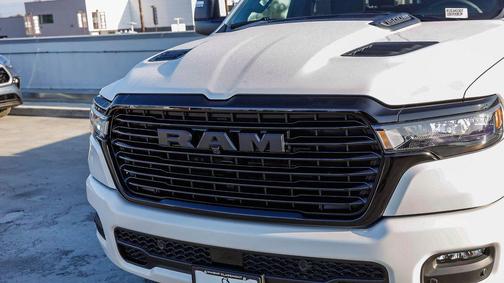Ivory White Tri-Coat Pearlcoat 2026 RAM 1500 Laramie
