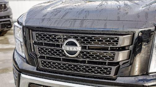 2023 Nissan Titan SV