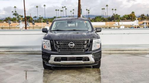 2023 Nissan Titan SV