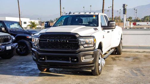 2023 RAM 3500 Tradesman Crew Cab 4x4 8' Box